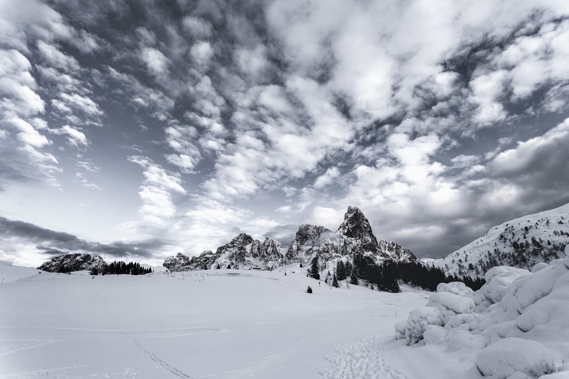 What to Pack for a Week in the Alps